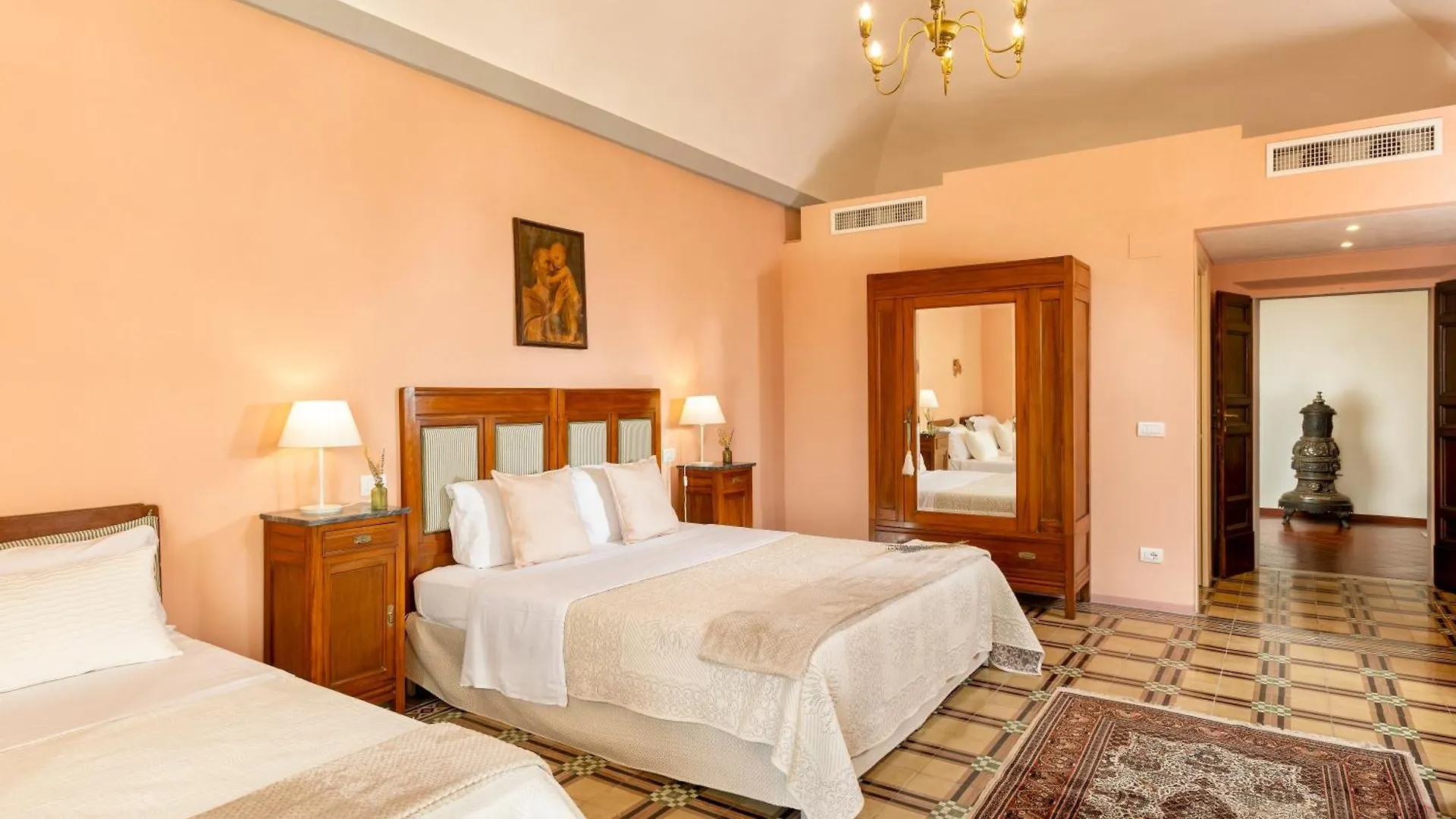 Il Vescovo, Incredible Attic In Center Of Montepulciano, Luxe Apartment Italy