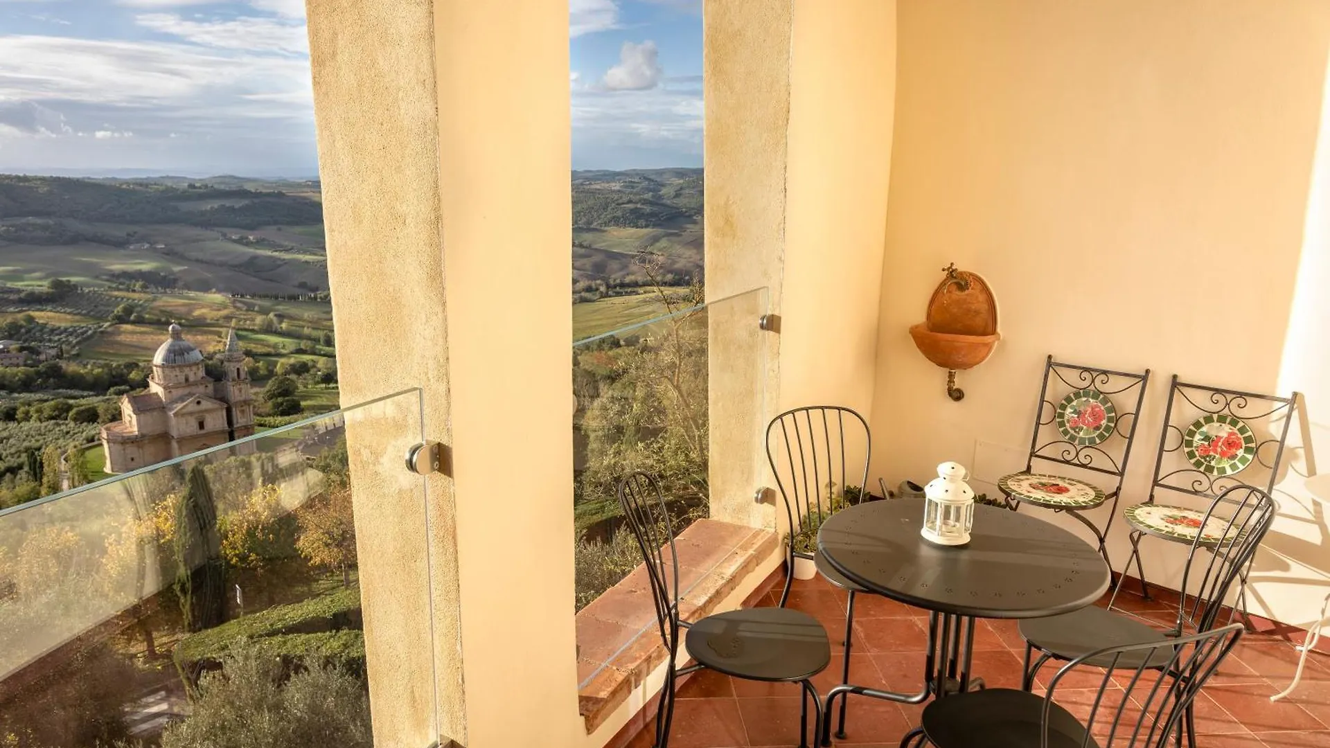 Il Vescovo, Incredible Attic In Center Of Montepulciano, Luxe Apartment
