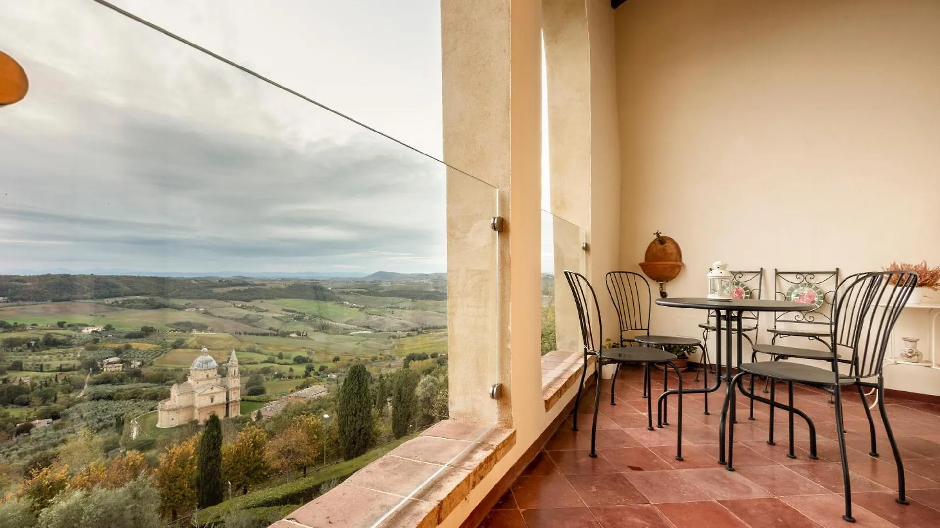 Il Vescovo, Incredible Attic In Center Of Montepulciano, Luxe Apartment