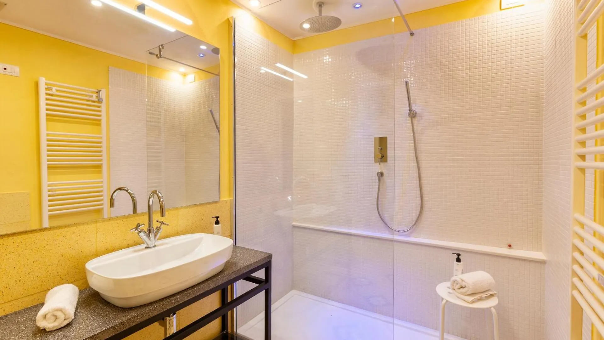 Il Vescovo, Incredible Attic In Center Of Montepulciano, Luxe Apartment Italy