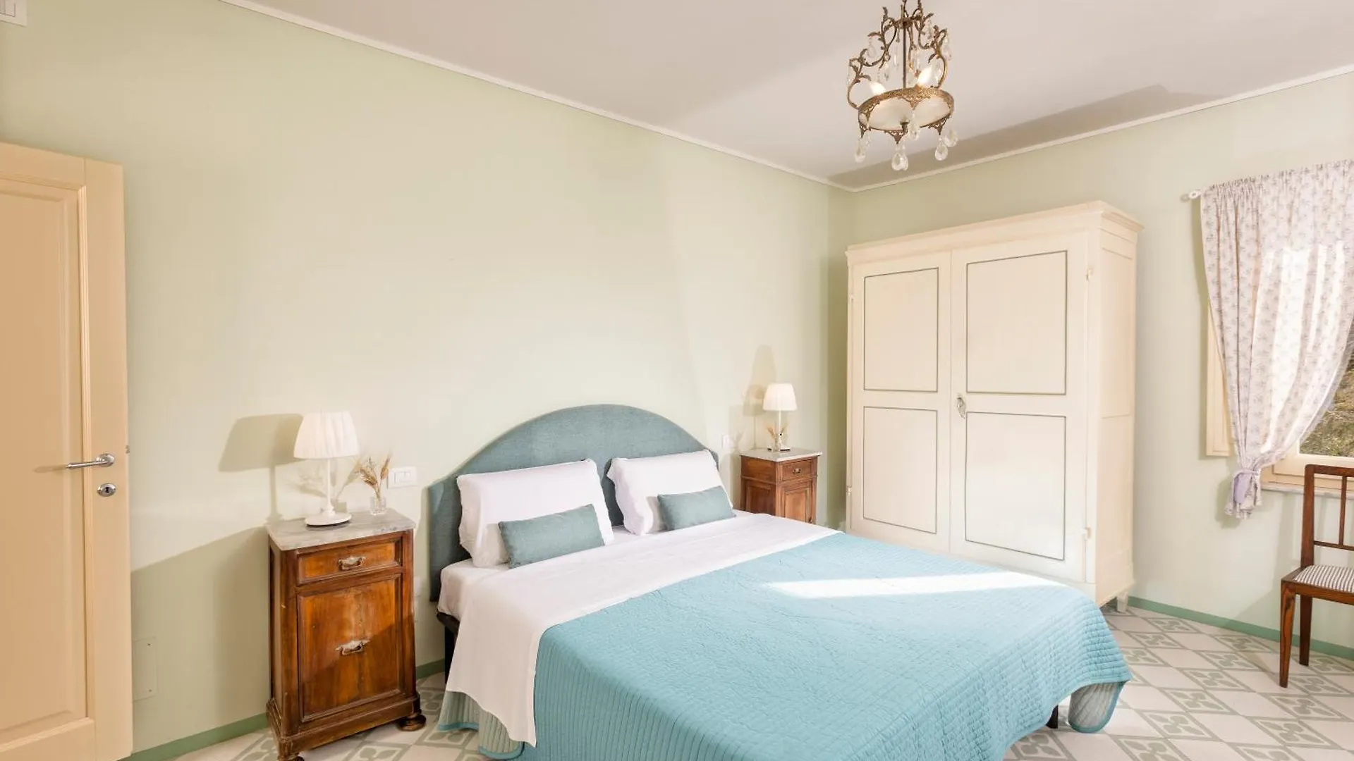 Il Vescovo, Incredible Attic In Center Of Montepulciano, Luxe Apartment  Montepulciano