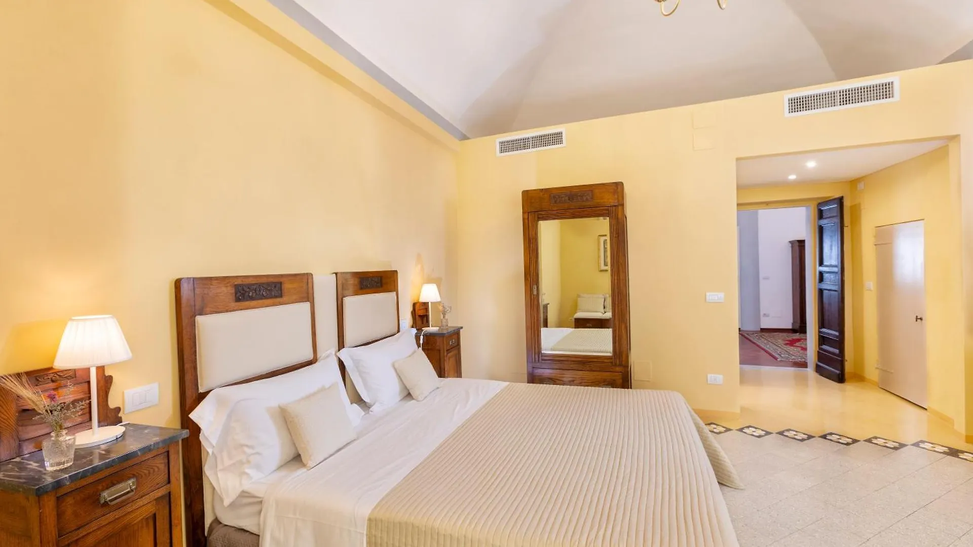 Il Vescovo, Incredible Attic In Center Of Montepulciano, Luxe Apartment Italy