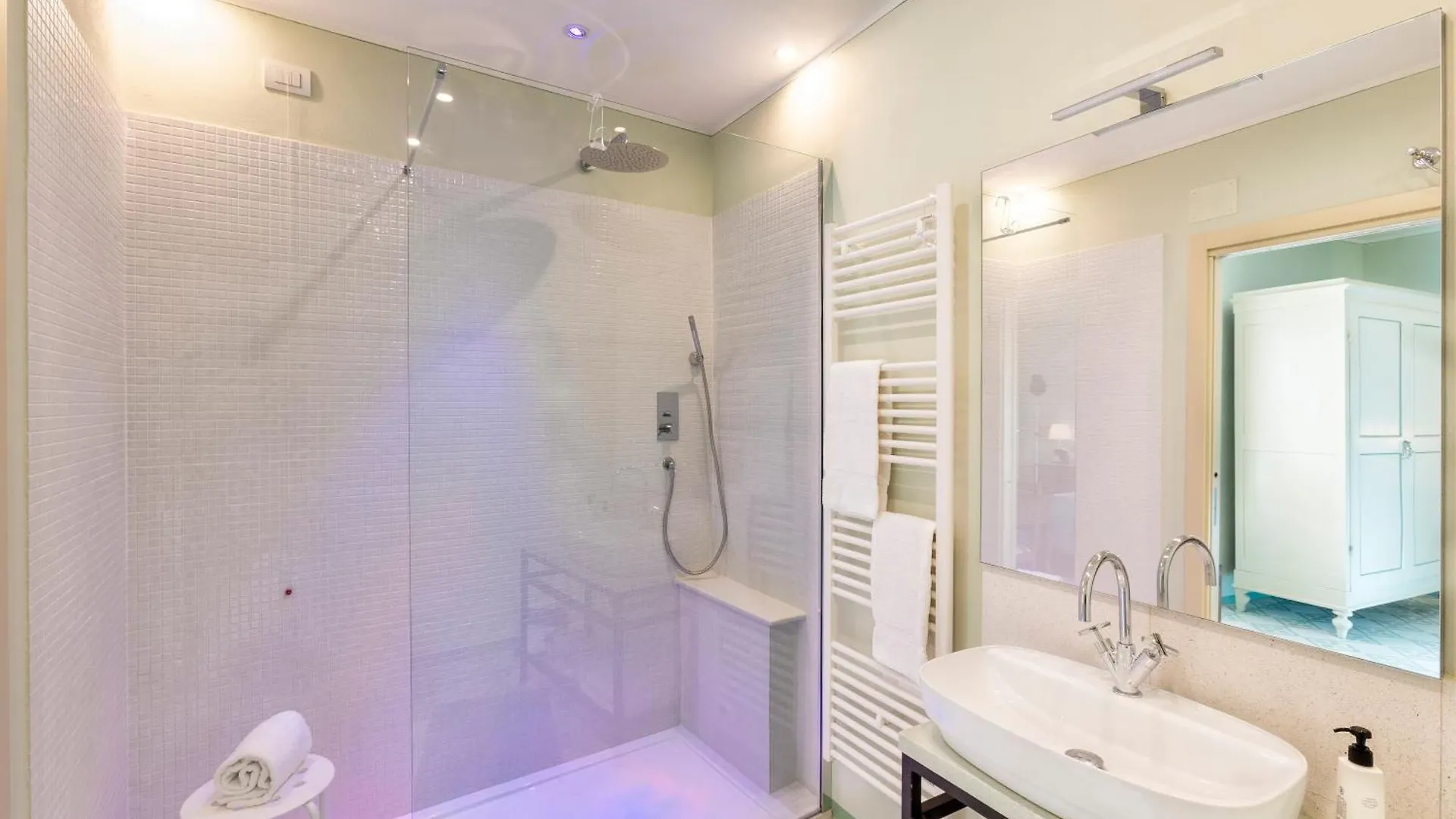 Il Vescovo, Incredible Attic In Center Of Montepulciano, Luxe Apartment Italy