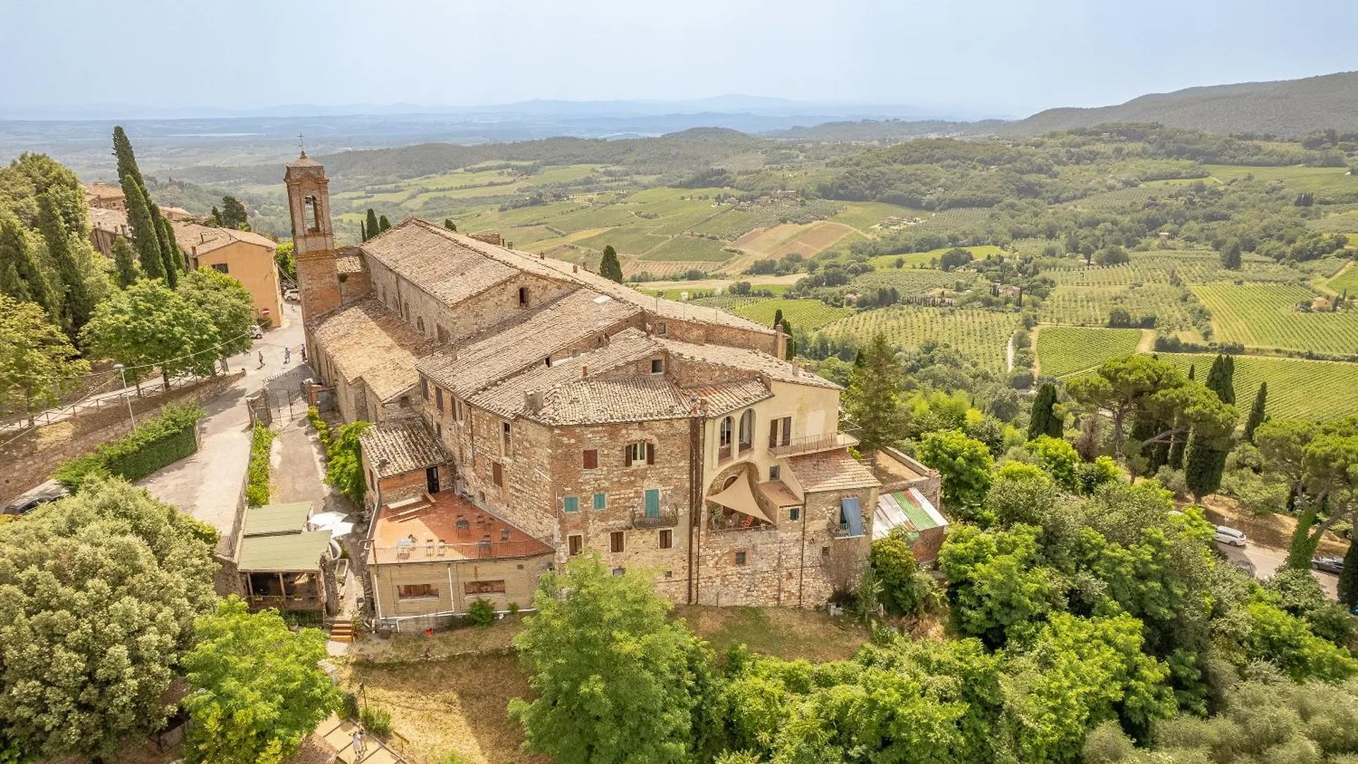 Il Vescovo, Incredible Attic In Center Of Montepulciano, Luxe Apartment Italy